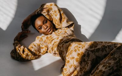 La Guerre Silencieuse des Teintes : Pourquoi le Vert Émeraude Est Banni des Défilés