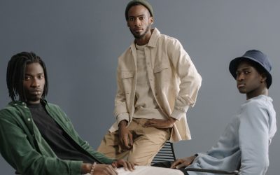 Les Vêtements qui Parlent : Quand la Mode Prête une Voix aux Invisibles