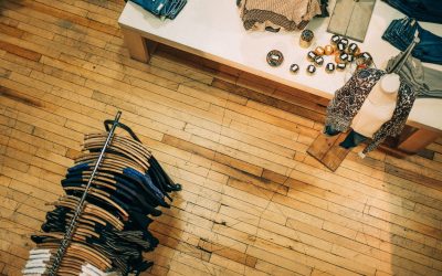 Les Défilés Perturbés : Quand le Climat Prend le Pas sur la Mode